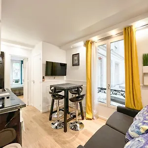 https://112-urban-atelier-saint-michel-apartment.fr-paris.fr